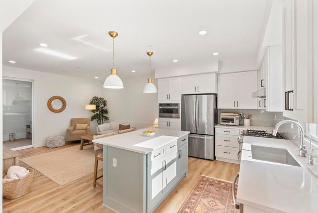 13480 Lopelia Meadows Place 111, San Diego, CA 92130