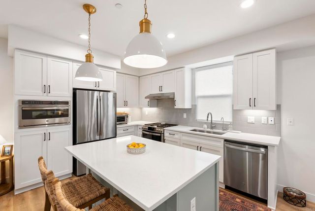 13480 Lopelia Meadows Place 111, San Diego, CA 92130