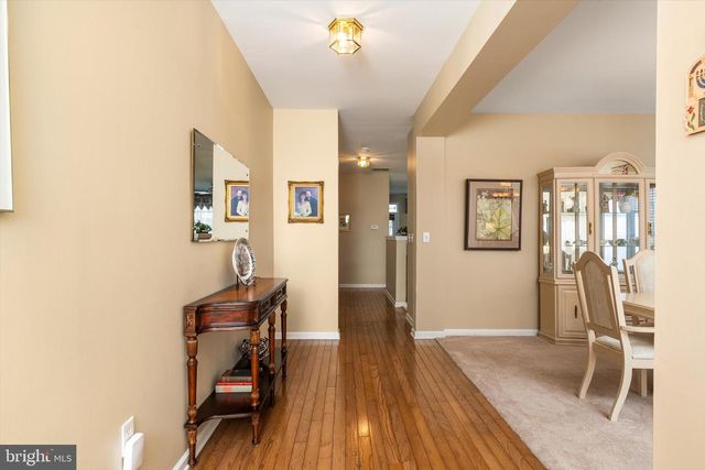 25 CHAMBER LN, Columbus, NJ 08022