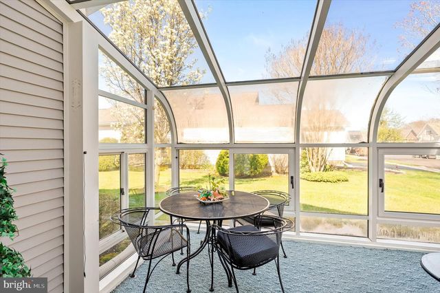 25 CHAMBER LN, Columbus, NJ 08022
