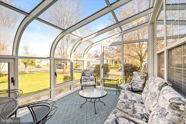 25 CHAMBER LN, Columbus, NJ 08022