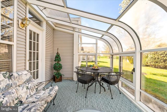 25 CHAMBER LN, Columbus, NJ 08022