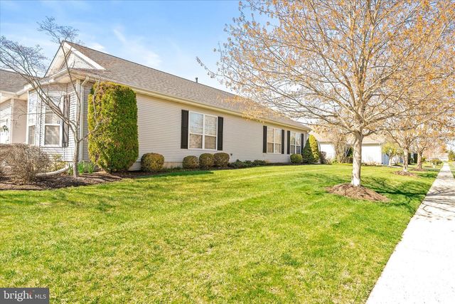 25 CHAMBER LN, Columbus, NJ 08022