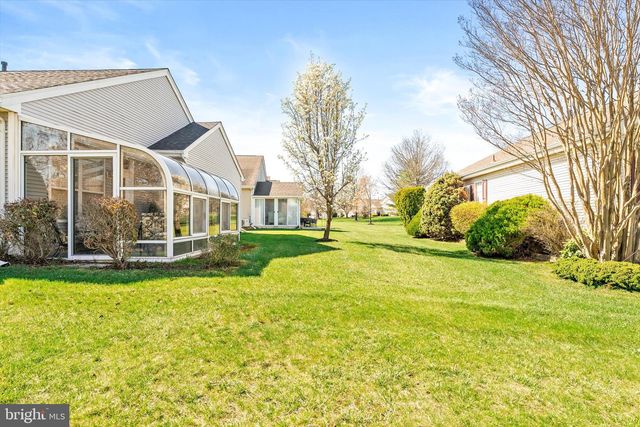25 CHAMBER LN, Columbus, NJ 08022