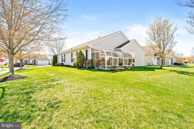25 CHAMBER LN, Columbus, NJ 08022