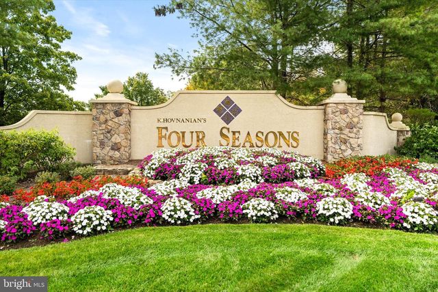 25 CHAMBER LN, Columbus, NJ 08022
