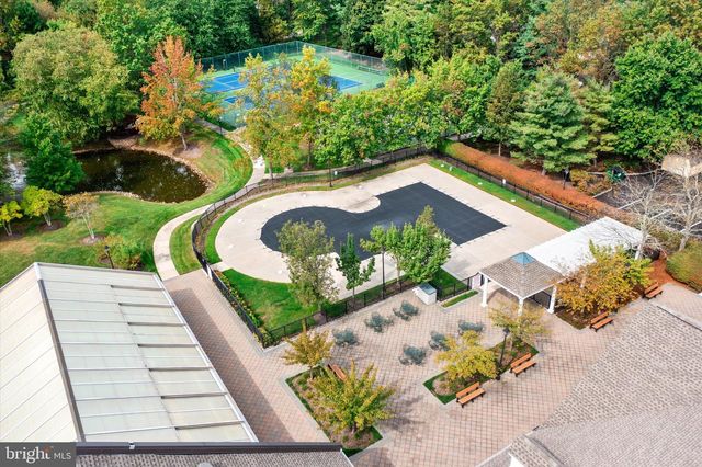 25 CHAMBER LN, Columbus, NJ 08022