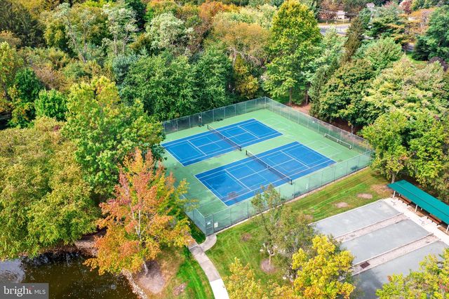 25 CHAMBER LN, Columbus, NJ 08022