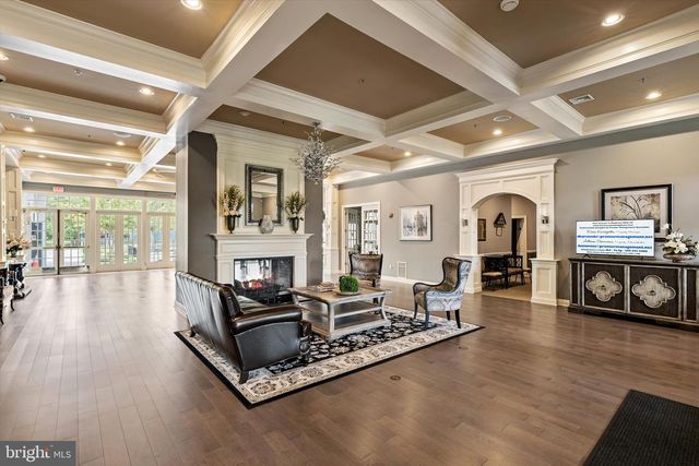 25 CHAMBER LN, Columbus, NJ 08022