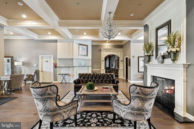25 CHAMBER LN, Columbus, NJ 08022