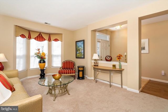 25 CHAMBER LN, Columbus, NJ 08022