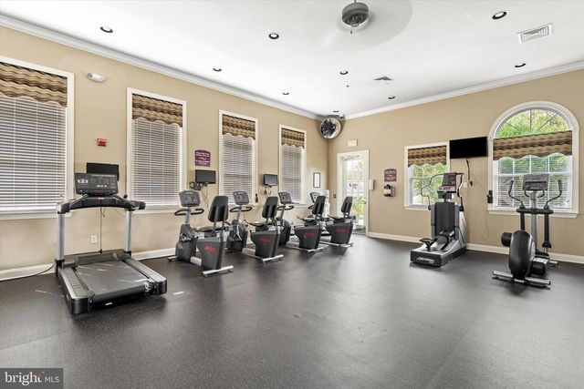 25 CHAMBER LN, Columbus, NJ 08022