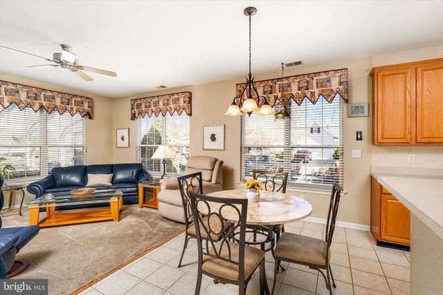25 CHAMBER LN, Columbus, NJ 08022
