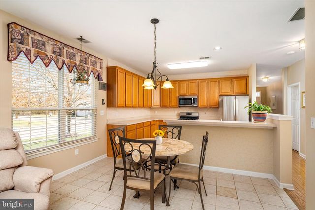 25 CHAMBER LN, Columbus, NJ 08022