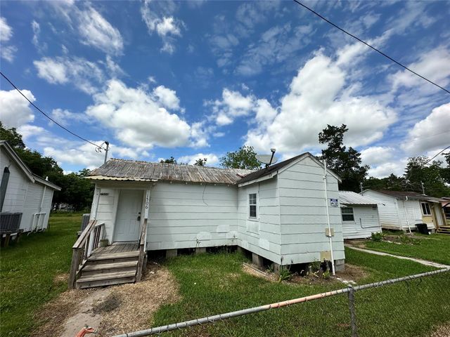 503 N 5th Street, Alvin, TX 77511