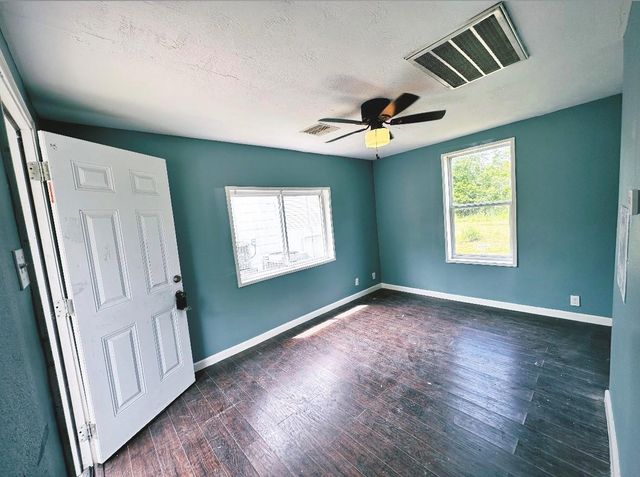 503 N 5th Street, Alvin, TX 77511