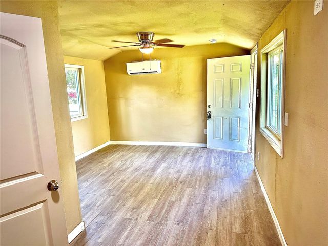 503 N 5th Street, Alvin, TX 77511