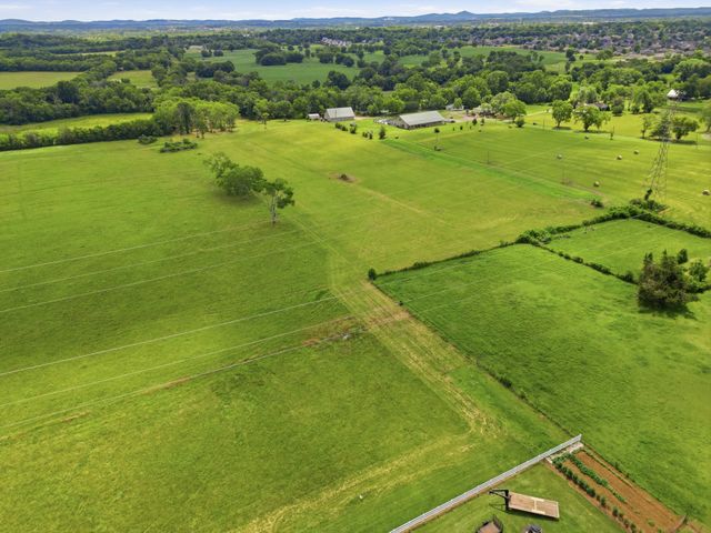 1 Horn Springs, Lebanon, TN 37087