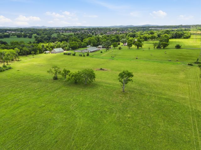 1 Horn Springs, Lebanon, TN 37087