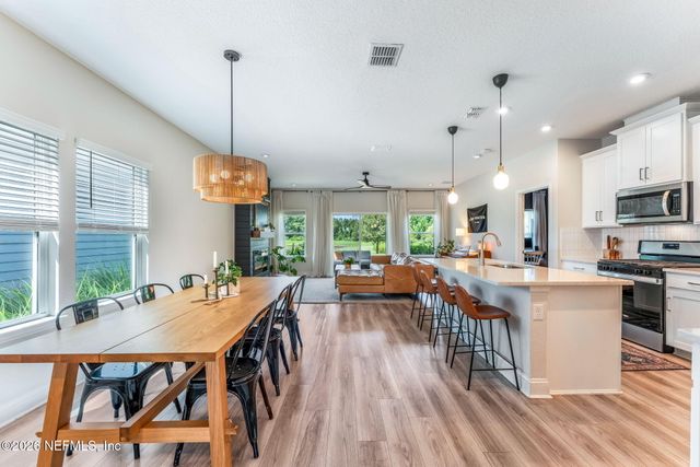 13360 HOLSINGER Boulevard, Jacksonville, FL 32256