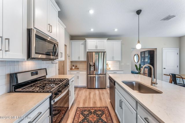 13360 HOLSINGER Boulevard, Jacksonville, FL 32256