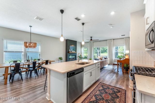 13360 HOLSINGER Boulevard, Jacksonville, FL 32256