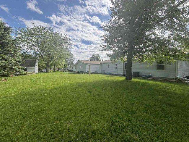 446 Arbor Drive, Juneau, WI 53039