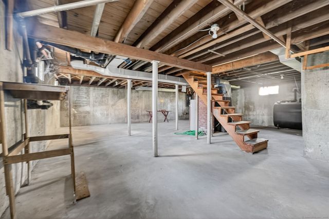 8 Quinebaug Road, Norwich, CT 06360