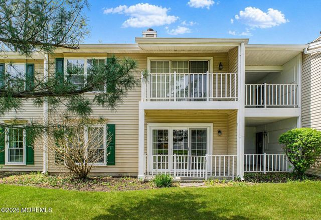 75 Players Circle, Tinton Falls, NJ 07724