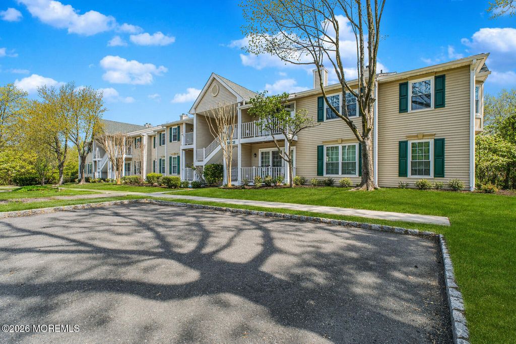 75 Players Circle, Tinton Falls, NJ 07724