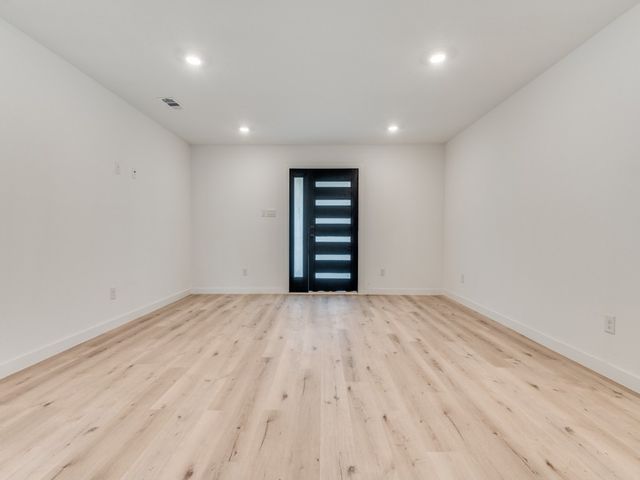 2323 Volga Avenue, Dallas, TX 75216