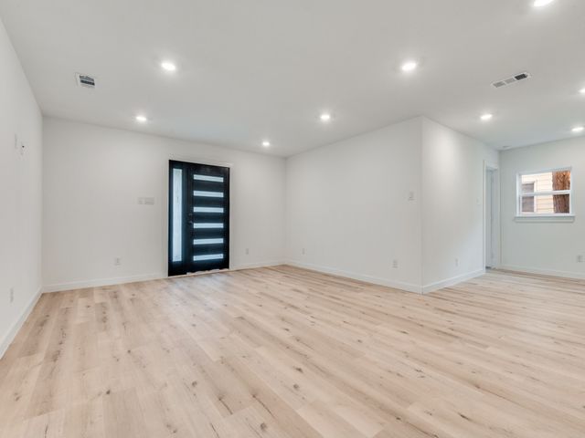 2323 Volga Avenue, Dallas, TX 75216