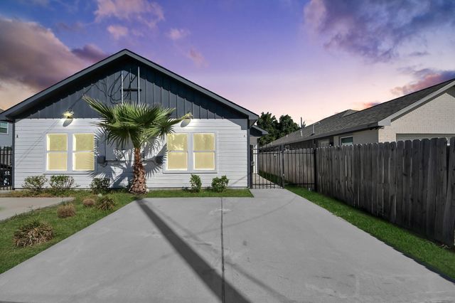 7502 Sandle Street B, Houston, TX 77088
