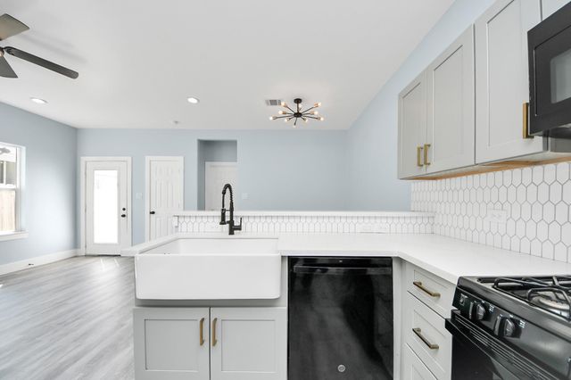 7502 Sandle Street B, Houston, TX 77088