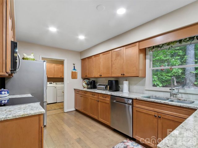 597 Sweetwater Ridge Road, Burnsville, NC 28714