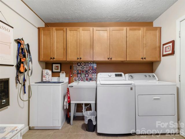 597 Sweetwater Ridge Road, Burnsville, NC 28714
