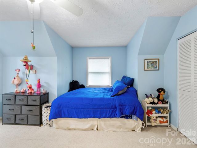 597 Sweetwater Ridge Road, Burnsville, NC 28714