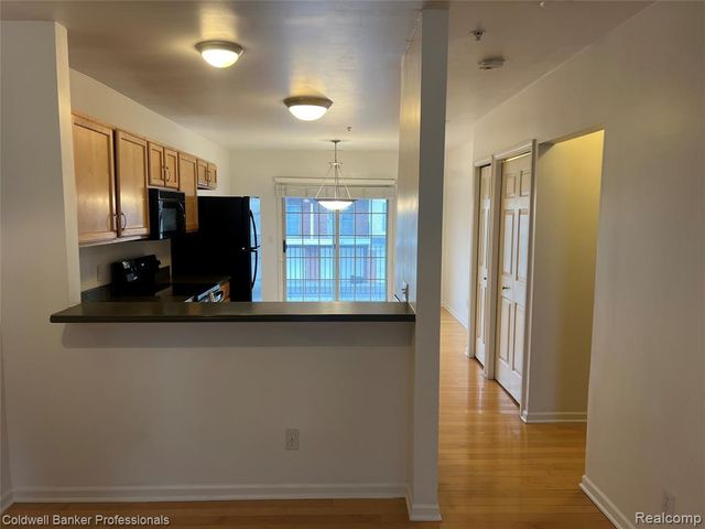 1395 Ashford Court 61, Troy, MI 48084