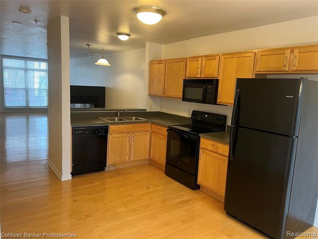 1395 Ashford Court 61, Troy, MI 48084