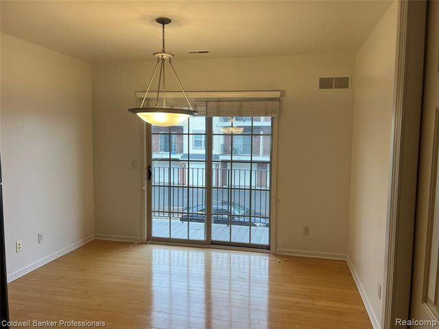 1395 Ashford Court 61, Troy, MI 48084