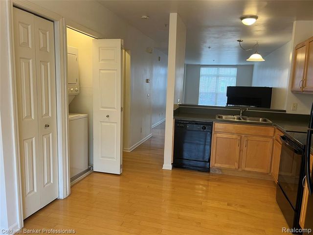 1395 Ashford Court 61, Troy, MI 48084