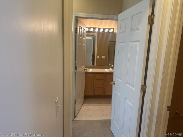 1395 Ashford Court 61, Troy, MI 48084