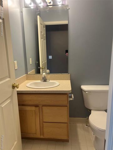 1395 Ashford Court 61, Troy, MI 48084