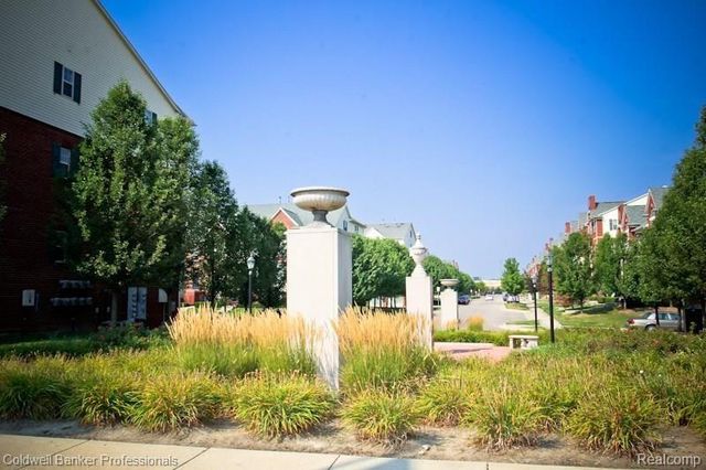 1395 Ashford Court 61, Troy, MI 48084