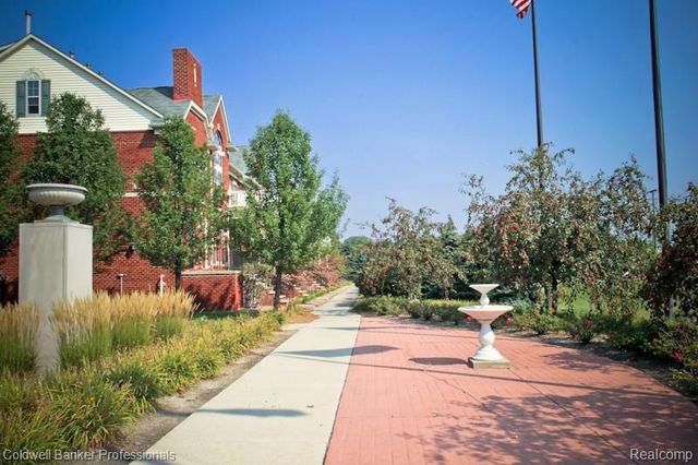 1395 Ashford Court 61, Troy, MI 48084