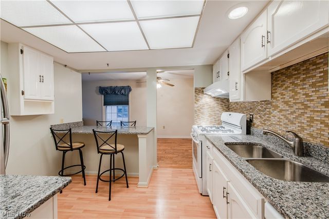 22701 Center Ridge Road 207, Rocky River, OH 44116