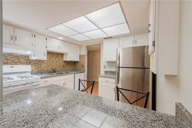 22701 Center Ridge Road 207, Rocky River, OH 44116