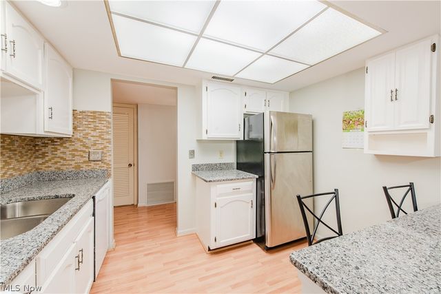 22701 Center Ridge Road 207, Rocky River, OH 44116