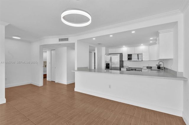 2801 NE 183rd Street 1703W, Aventura, FL 33160
