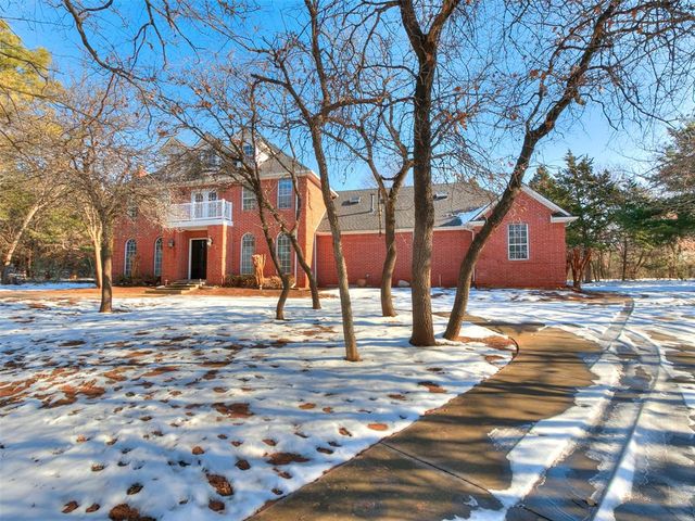 16 Greenmore Drive, Edmond, OK 73034